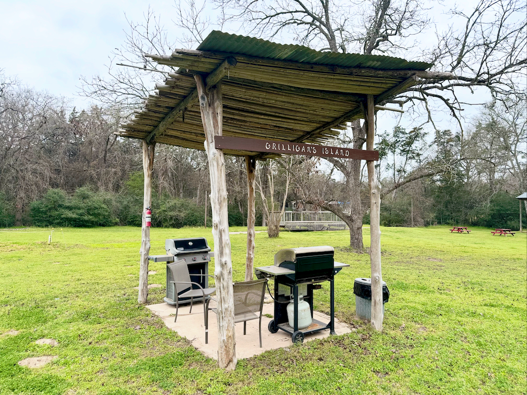 Grilligan's Island at Tara Hall